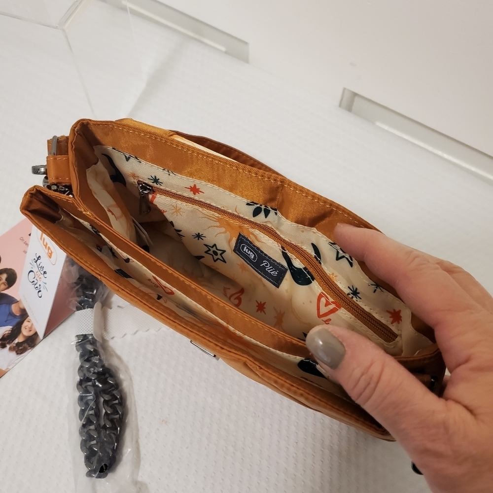 NWT Lug Plie Crossbody Bag Cappuccino Color Lightweight Interchangeable Straps - Picture 11 of 12